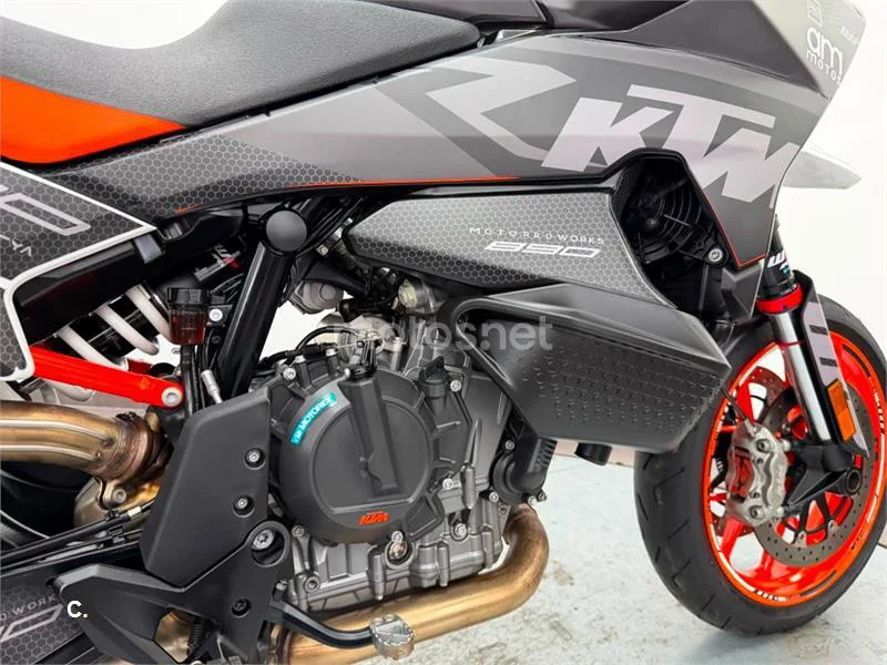 KTM 890 – Vista 7