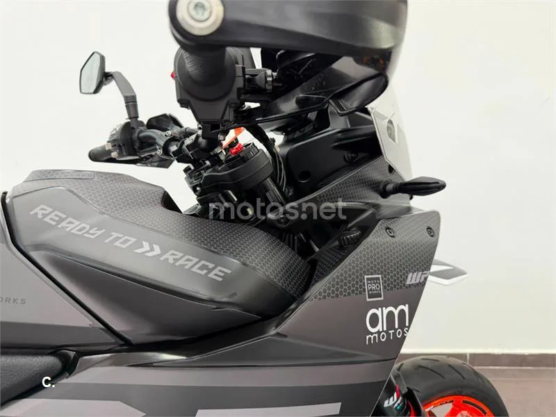 KTM 890 – Vista 8