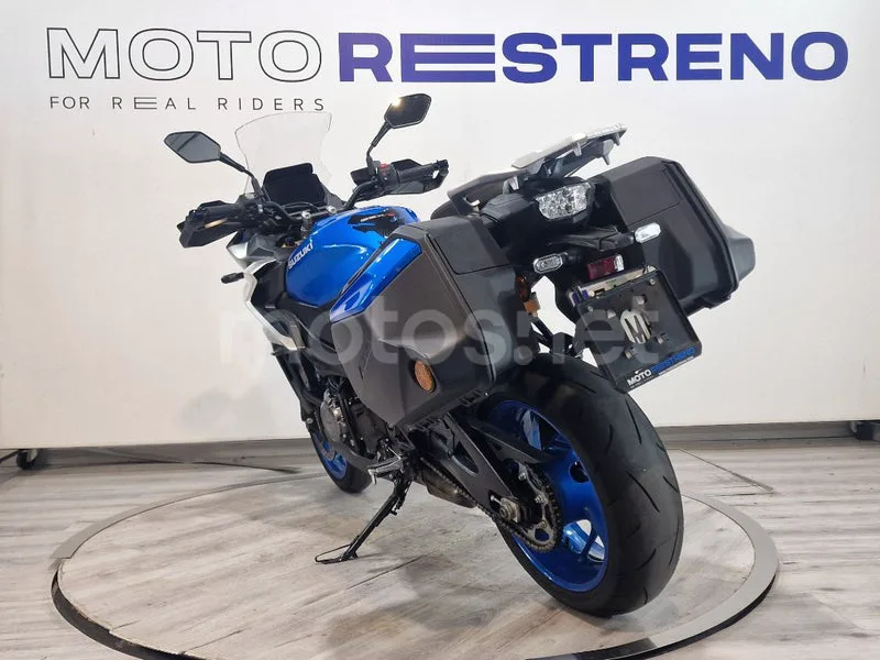 Suzuki GSX-S – Vista 3