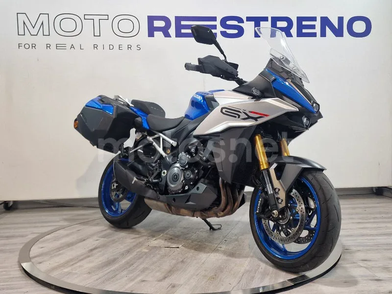Suzuki GSX-S – Vista 6
