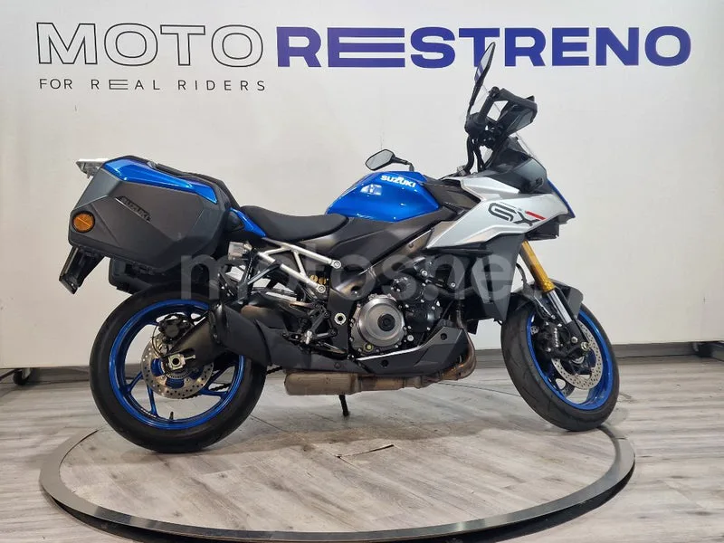 Suzuki GSX-S – Vista 7