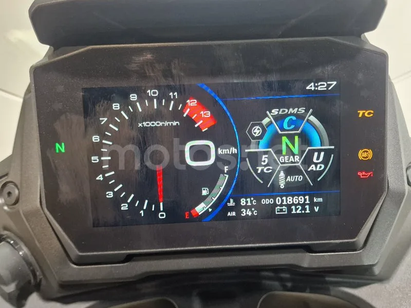 Suzuki GSX-S – Vista 10