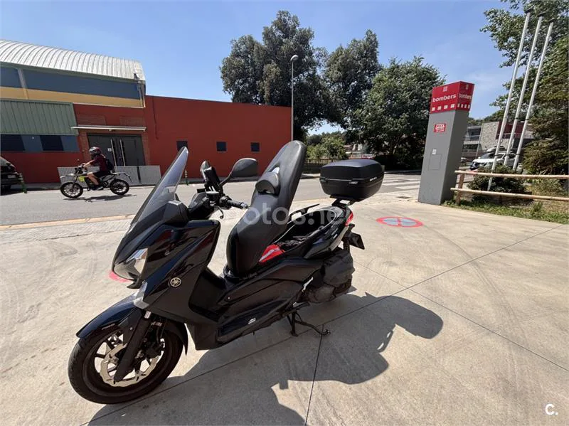 Yamaha XMAX 400 – Vista 11