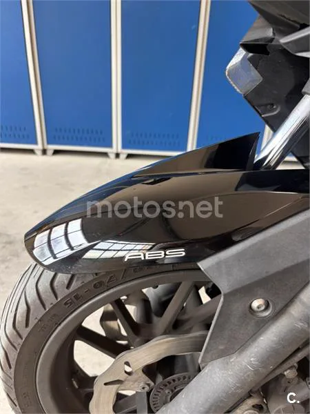 Yamaha XMAX 400 – Vista 12