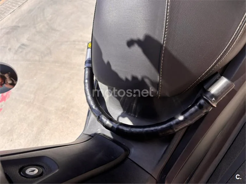 Yamaha XMAX 400 – Vista 7