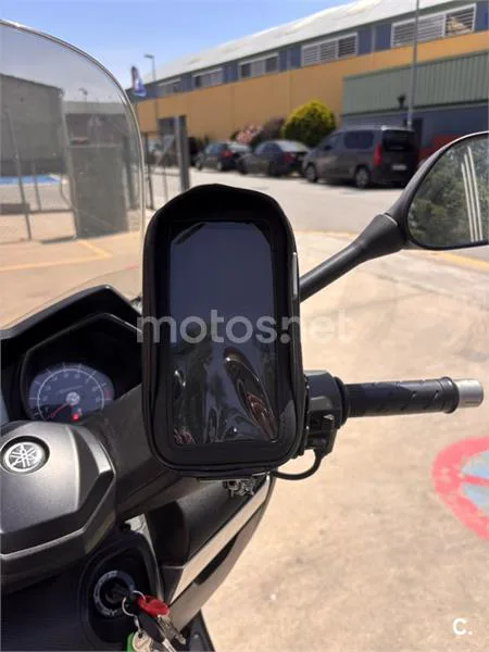 Yamaha XMAX 400 – Vista 10