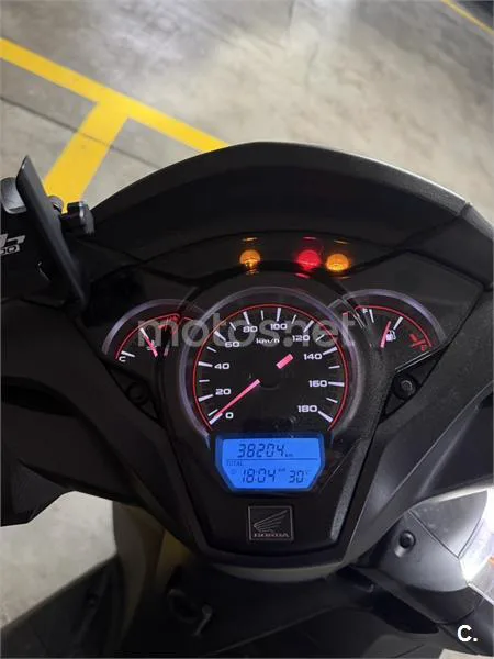 Honda SH 300i – Vista 6