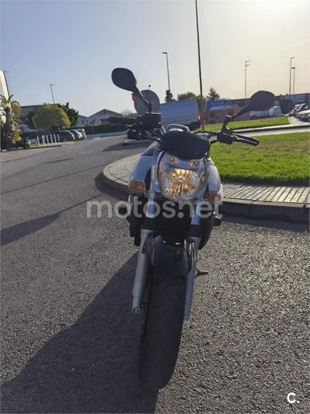 Suzuki GSR 600 – Vista 7