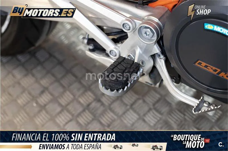 KTM 690 SMC R – Vista 30