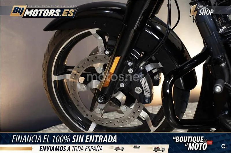 Harley-Davidson Street Glide – Vista 15