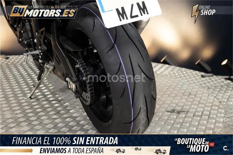 Yamaha R1 – Vista 22