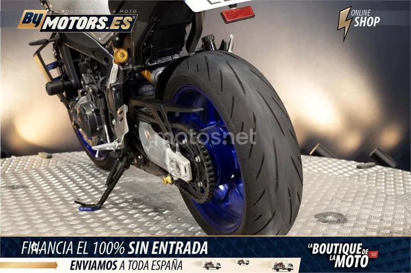 Yamaha MT-09 – Vista 22