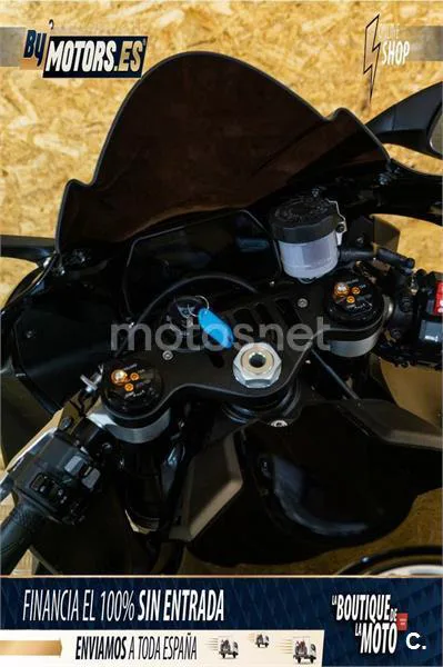 Yamaha R1 – Vista 36