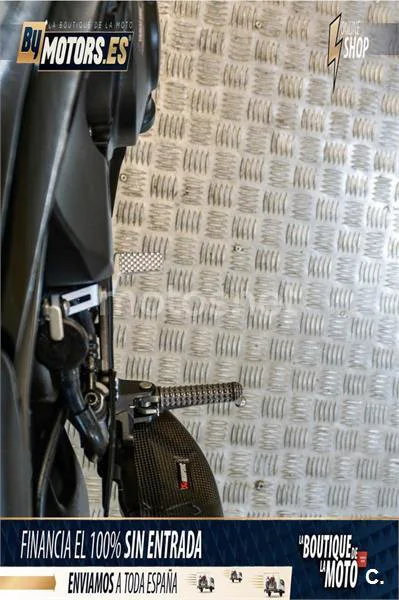 Yamaha R1 – Vista 37