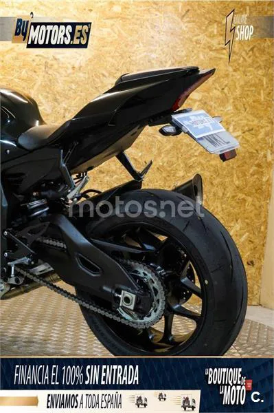 Yamaha R1 – Vista 42