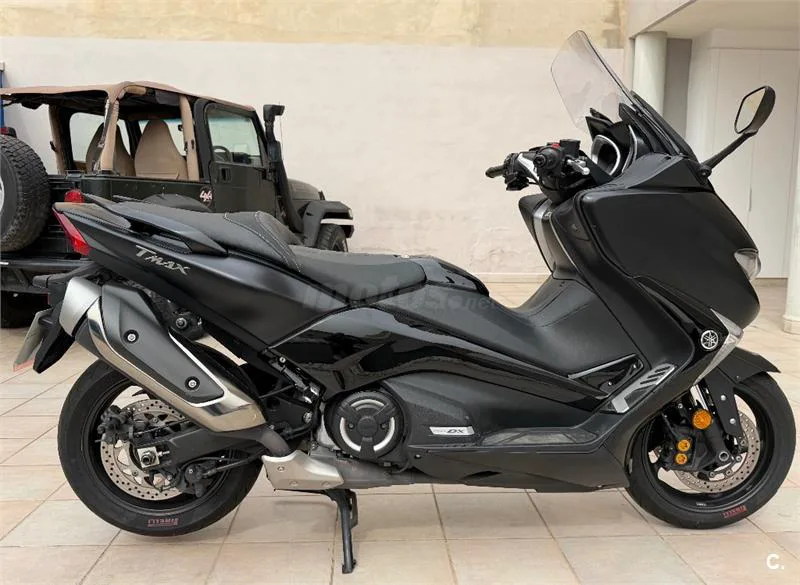 Yamaha TMAX – Vista 3