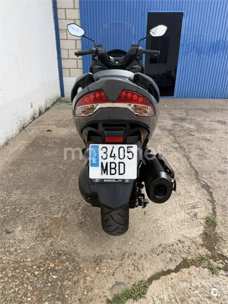 Suzuki Burgman 400 – Vista 7