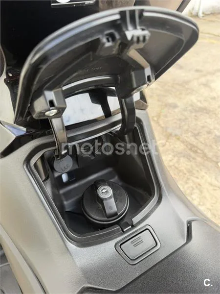 Suzuki Burgman 400 – Vista 9