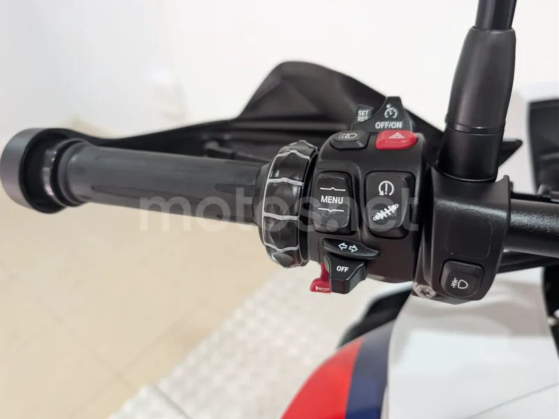 BMW S 1000 XR - Vista 10
