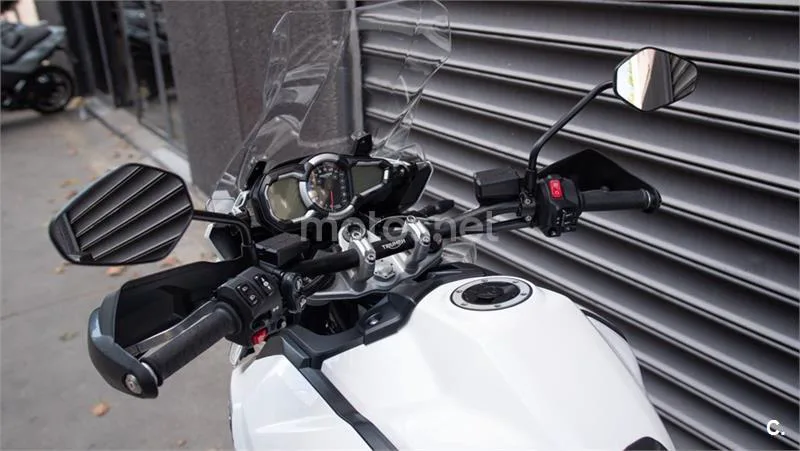 Triumph Tiger Explorer 1200 – Vista 20