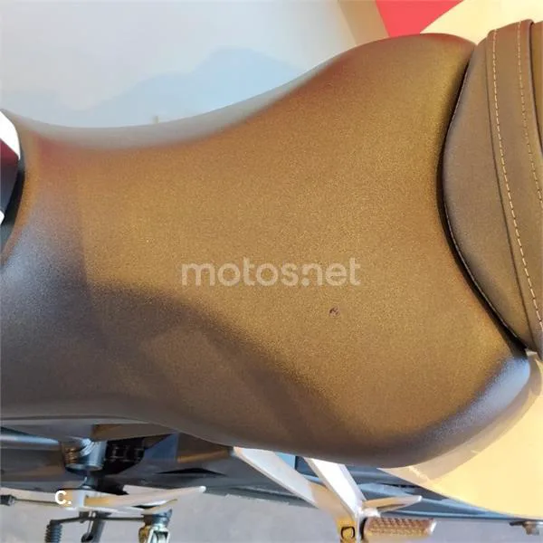 Honda CB 125 R – Vista 11