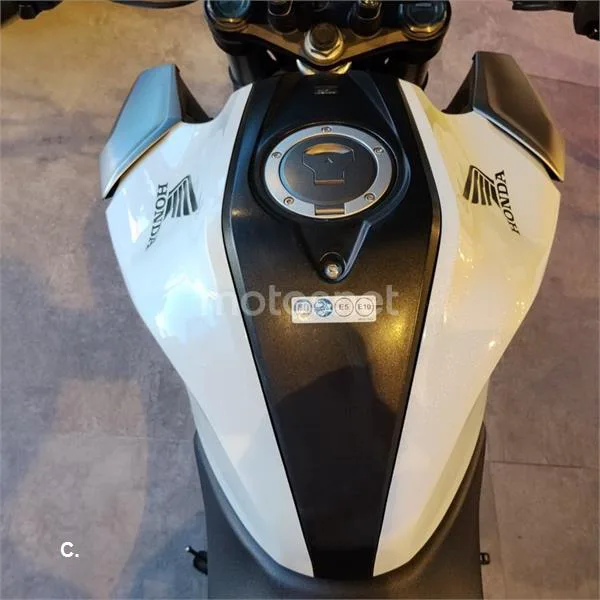 Honda CB 125 R – Vista 12