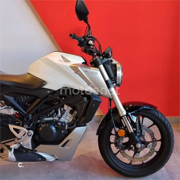 Honda CB 125 R – Vista 15
