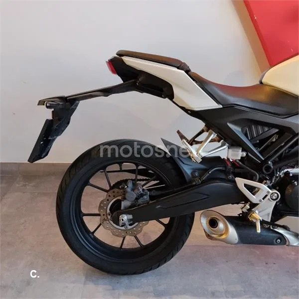 Honda CB 125 R – Vista 17