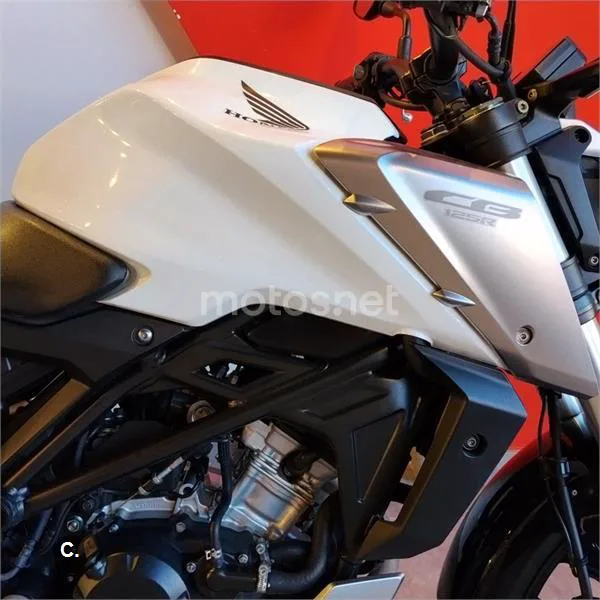 Honda CB 125 R – Vista 19