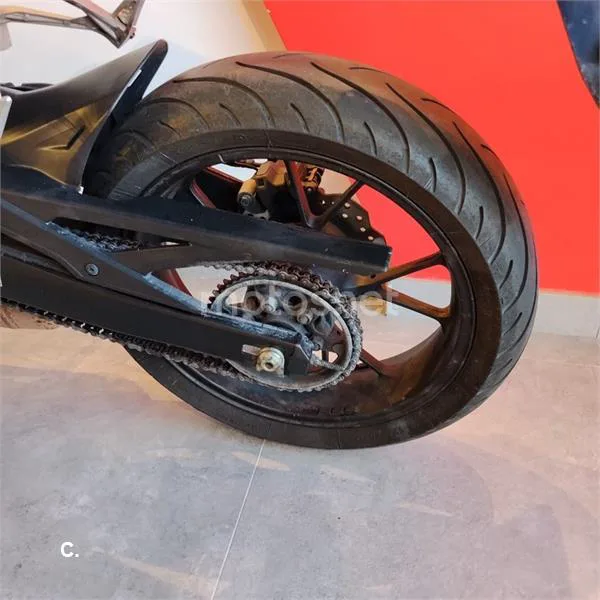 Honda CB 125 R – Vista 8