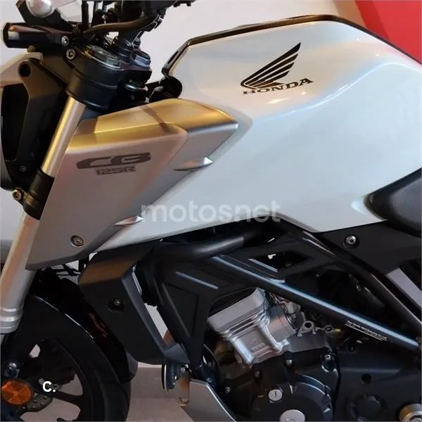 Honda CB 125 R – Vista 9