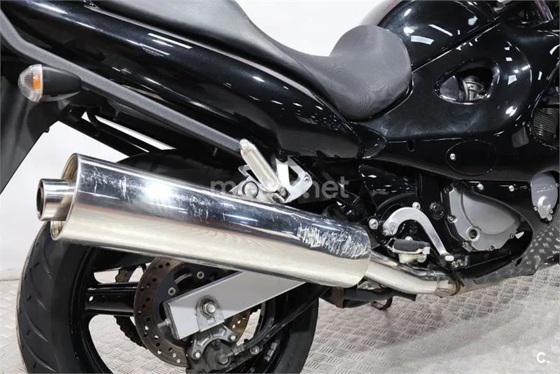 Suzuki GSX 750F – Vista 15