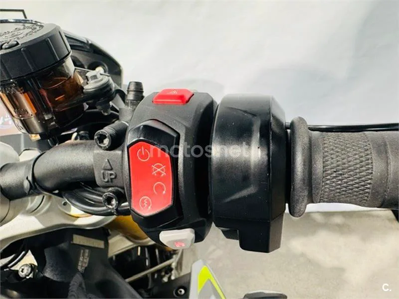 Triumph Speed Triple – Vista 9