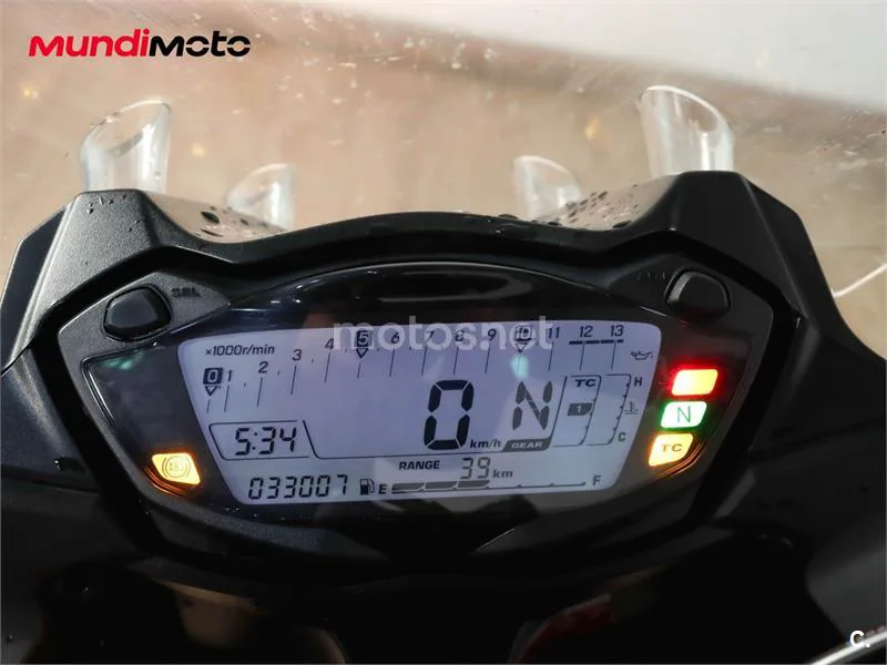 Suzuki GSX-S – Vista 12