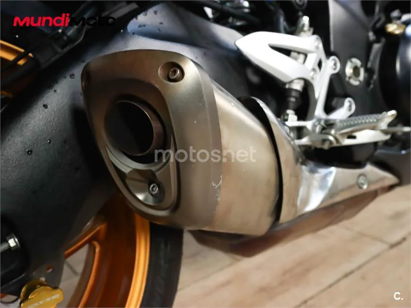 Suzuki GSX-S – Vista 15