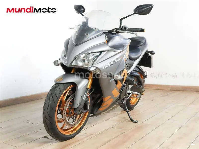 Suzuki GSX-S – Vista 7