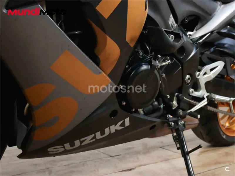 Suzuki GSX-S – Vista 10