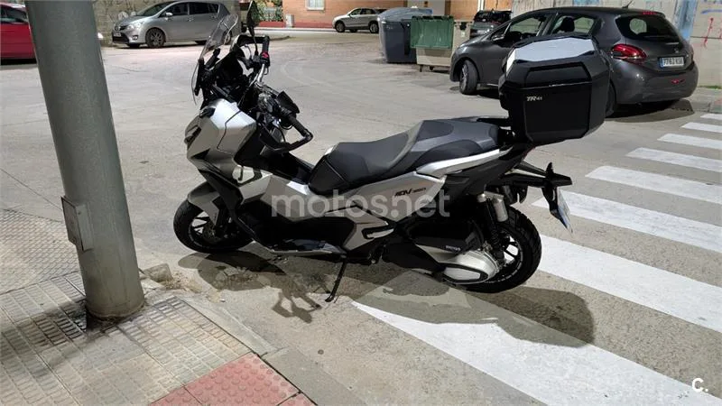 Honda ADV 350 – Vista 3