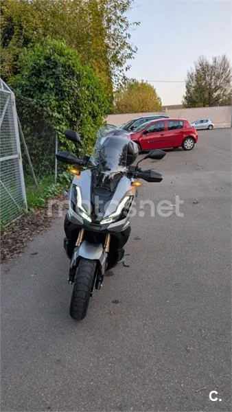 Honda ADV 350 – Vista 5