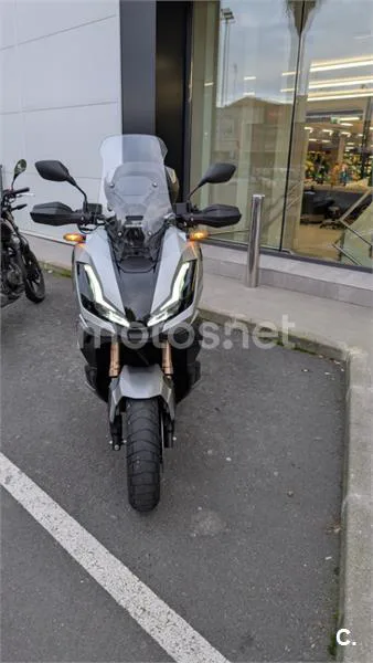 Honda ADV 350 – Vista 6