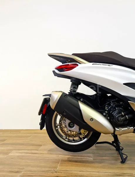 Piaggio Beverly – Vista 3