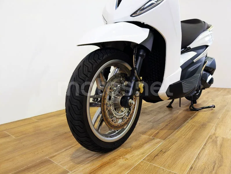 Piaggio Beverly – Vista 6