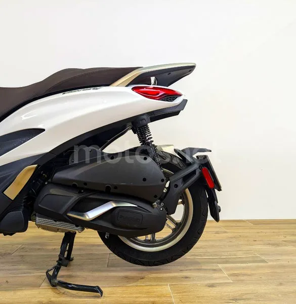 Piaggio Beverly – Vista 9
