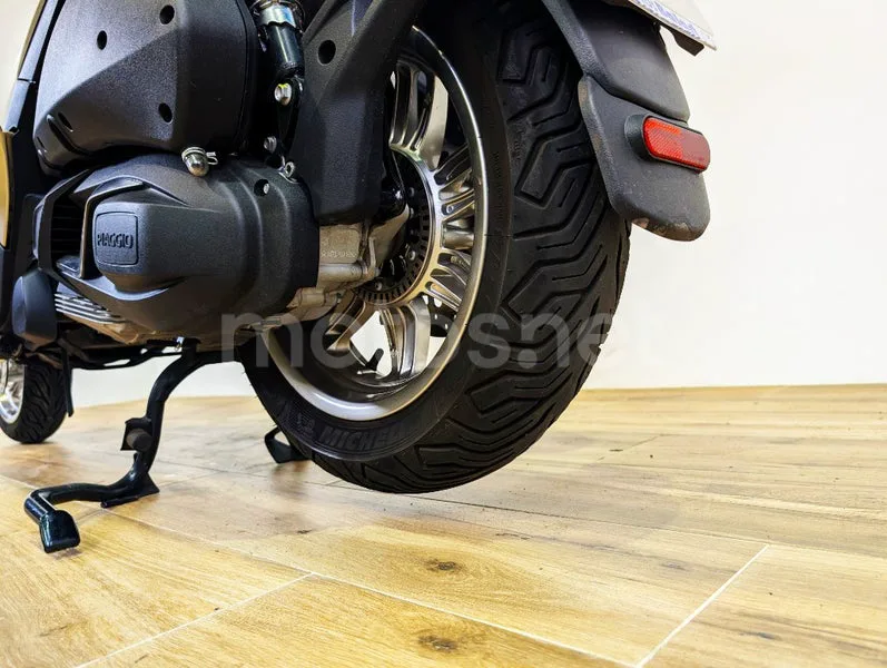 Piaggio Beverly – Vista 10