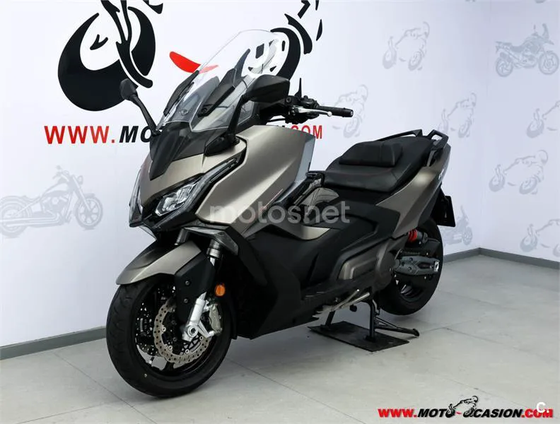 Kymco AK 550 – Vista 8