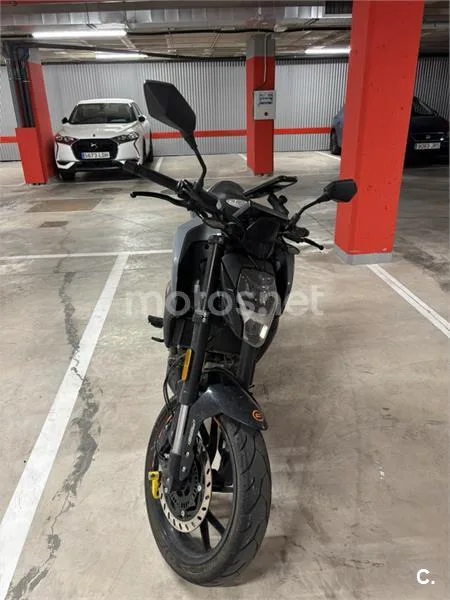 CFMOTO 300NK – Vista 3