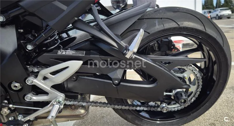 Suzuki GSX-S – Vista 13