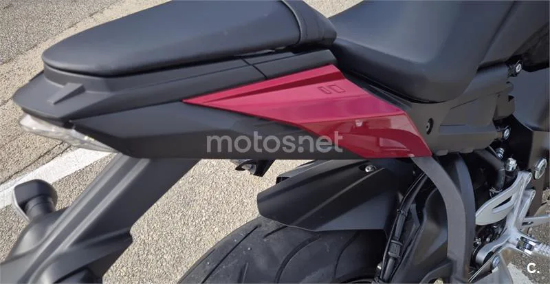 Suzuki GSX-S – Vista 14