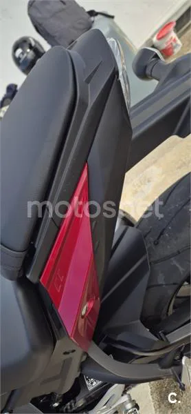 Suzuki GSX-S – Vista 15