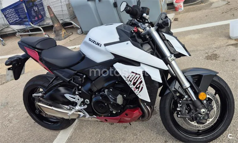 Suzuki GSX-S – Vista 17